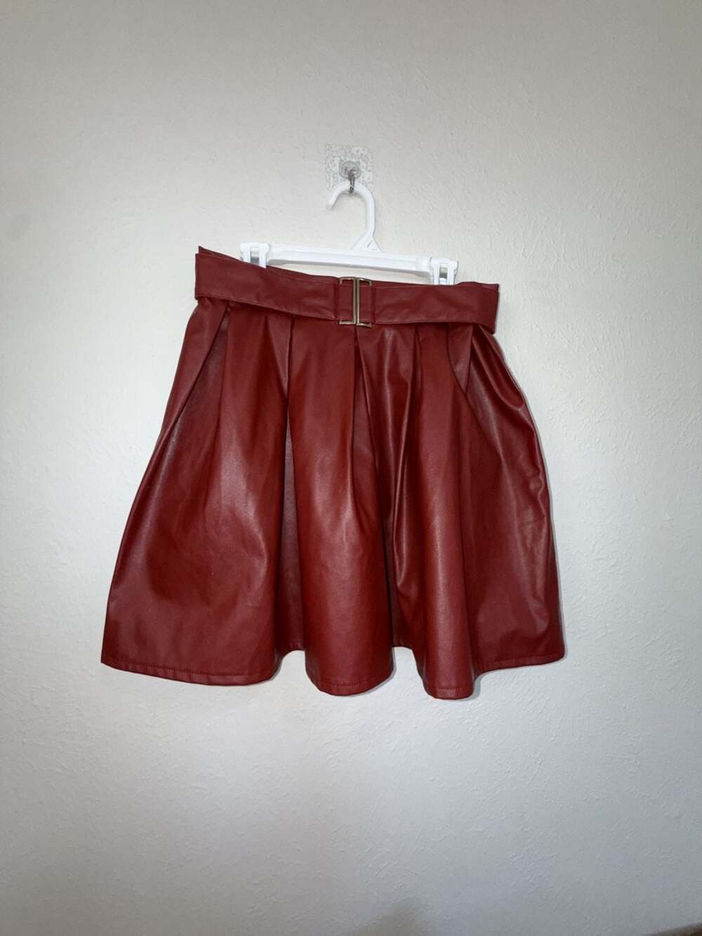 PRETTYLITTLETHING Women's Burgundy Faux Leather Pleated Mini Skirt with Belt